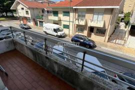 Renovated 3 bedroom apartment on the 1st floor of a building located in Gandra in Ermesinde