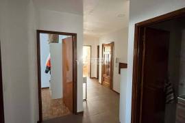 Renovated 3 bedroom apartment on the 1st floor of a building located in Gandra in Ermesinde