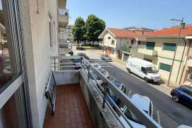 Renovated 3 bedroom apartment on the 1st floor of a building located in Gandra in Ermesinde