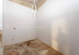 Store with 350 m2 ideal for commerce and restaurants located in Penha de França in the heart of Lisbon