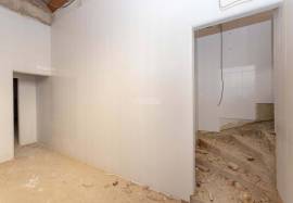 Store with 350 m2 ideal for commerce and restaurants located in Penha de França in the heart of Lisbon