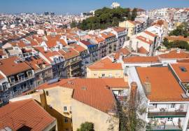 Store with 350 m2 ideal for commerce and restaurants located in Penha de França in the heart of Lisbon