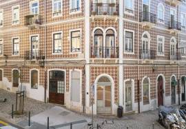 Store with 350 m2 ideal for commerce and restaurants located in Penha de França in the heart of Lisbon