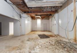 Store with 350 m2 ideal for commerce and restaurants located in Penha de França in the heart of Lisbon