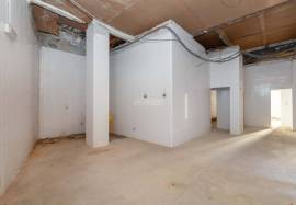 Store with 350 m2 ideal for commerce and restaurants located in Penha de França in the heart of Lisbon