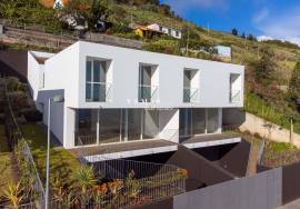 Brand-New 3-Bedroom Villa with 3 Bathrooms in Casa Branca, Funchal