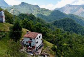 Excellent 2 Bed Tuscan Cottage for Sale In Molazzana Lucca