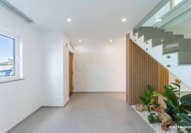 Unique Opportunity in the Heart of Lagos — Fully Renovated 4+2 Bedroom Townhouse