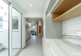 Unique Opportunity in the Heart of Lagos — Fully Renovated 4+2 Bedroom Townhouse
