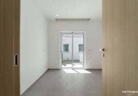 Unique Opportunity in the Heart of Lagos — Fully Renovated 4+2 Bedroom Townhouse
