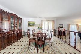 Excellent 4 Bedroom Villa with Large Areas in Bemposta - Portimão.