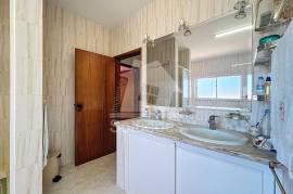 Excellent 4 Bedroom Villa with Large Areas in Bemposta - Portimão.