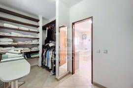 Excellent 4 Bedroom Villa with Large Areas in Bemposta - Portimão.