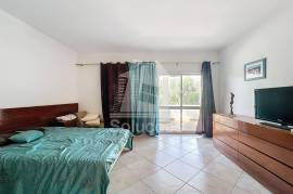 Excellent 4 Bedroom Villa with Large Areas in Bemposta - Portimão.