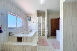 Excellent 4 Bedroom Villa with Large Areas in Bemposta - Portimão.