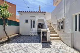 Excellent 4 Bedroom Villa with Large Areas in Bemposta - Portimão.