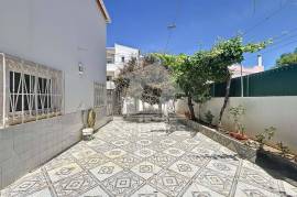 Excellent 4 Bedroom Villa with Large Areas in Bemposta - Portimão.