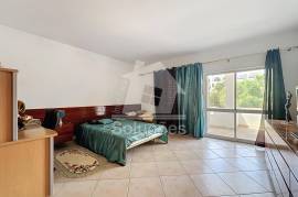 Excellent 4 Bedroom Villa with Large Areas in Bemposta - Portimão.