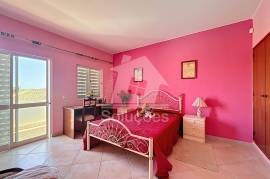 Excellent 4 Bedroom Villa with Large Areas in Bemposta - Portimão.