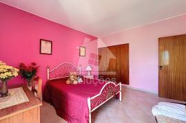 Excellent 4 Bedroom Villa with Large Areas in Bemposta - Portimão.
