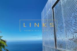 The Most Spectacular Mirror Villa in Portugal, Madeira