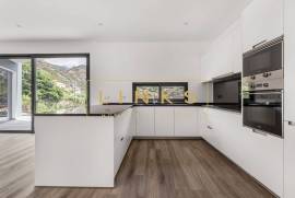 Brand-New 3-Bedroom Villa with Panoramic Sea Views – Ready to Move In | Tabua, Ribeira Brava