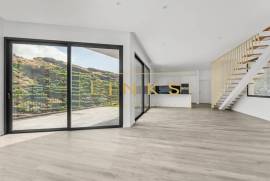 Brand-New 3-Bedroom Villa with Panoramic Sea Views – Ready to Move In | Tabua, Ribeira Brava