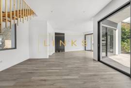 Brand-New 3-Bedroom Villa with Panoramic Sea Views – Ready to Move In | Tabua, Ribeira Brava