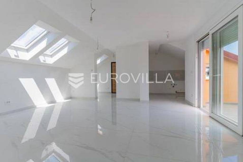 Požega, attractive three-bedroom apartment in the center of NKP 112 m2