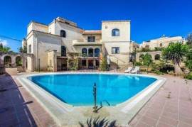 4 bedrooms detached villa