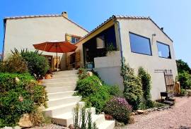 Elegant And Charming Villa With 145 M2 Of Living Space On A 1675 M2 Landscaped Plot With Exceptional Views
