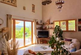 Elegant And Charming Villa With 145 M2 Of Living Space On A 1675 M2 Landscaped Plot With Exceptional Views