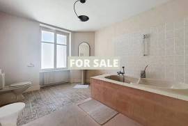 Town House in Coastal Port Town Location