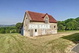 Detached Country House With Open Views and Outbuilding