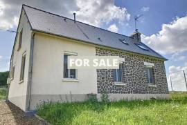 Detached Country House With Open Views and Outbuilding