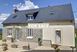 Detached Country House With Open Views and Outbuilding