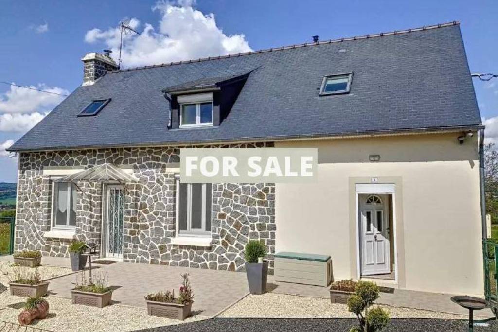 Detached Country House With Open Views and Outbuilding