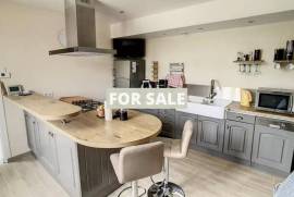 Detached Country House With Open Views and Outbuilding