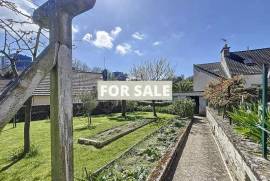 Detached House and Garden in Coastal Resort