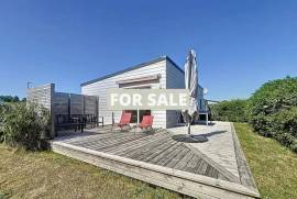 Detached House and Garden by the Beach