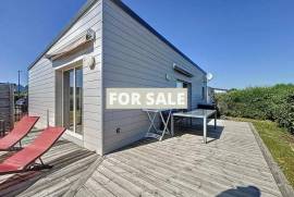 Detached House and Garden by the Beach