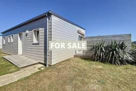 Detached House and Garden by the Beach