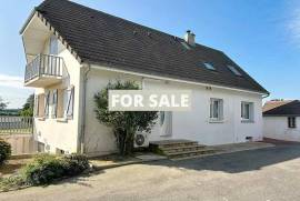Detached Country House With Open Views and Outbuildings