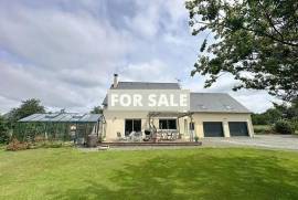 Detached Country House With Open Views and Outbuildings