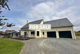 Detached Country House With Open Views and Outbuildings