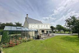 Detached Country House With Open Views and Outbuildings