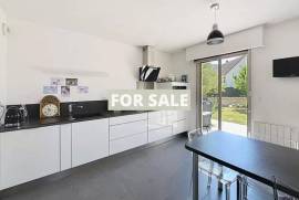Detached House and Garden, 500m from the Beach