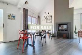 Detached House and Garden, 500m from the Beach