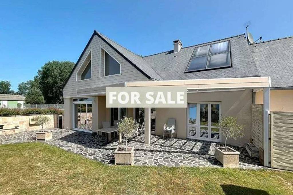Contemporary Detached House by the Coast