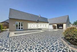 Contemporary Detached House by the Coast